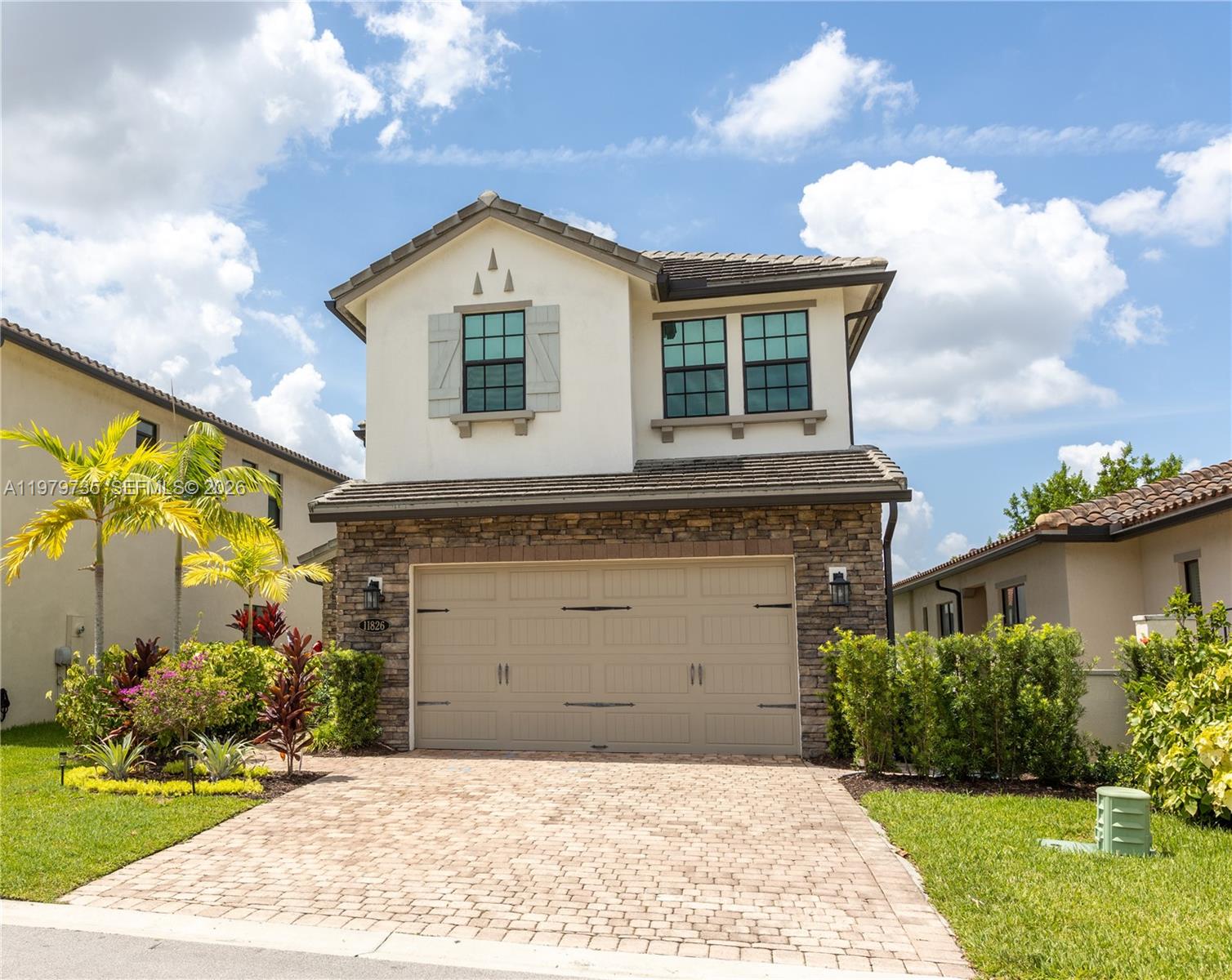 PEMBROKE LAKES SOUTH - Residential