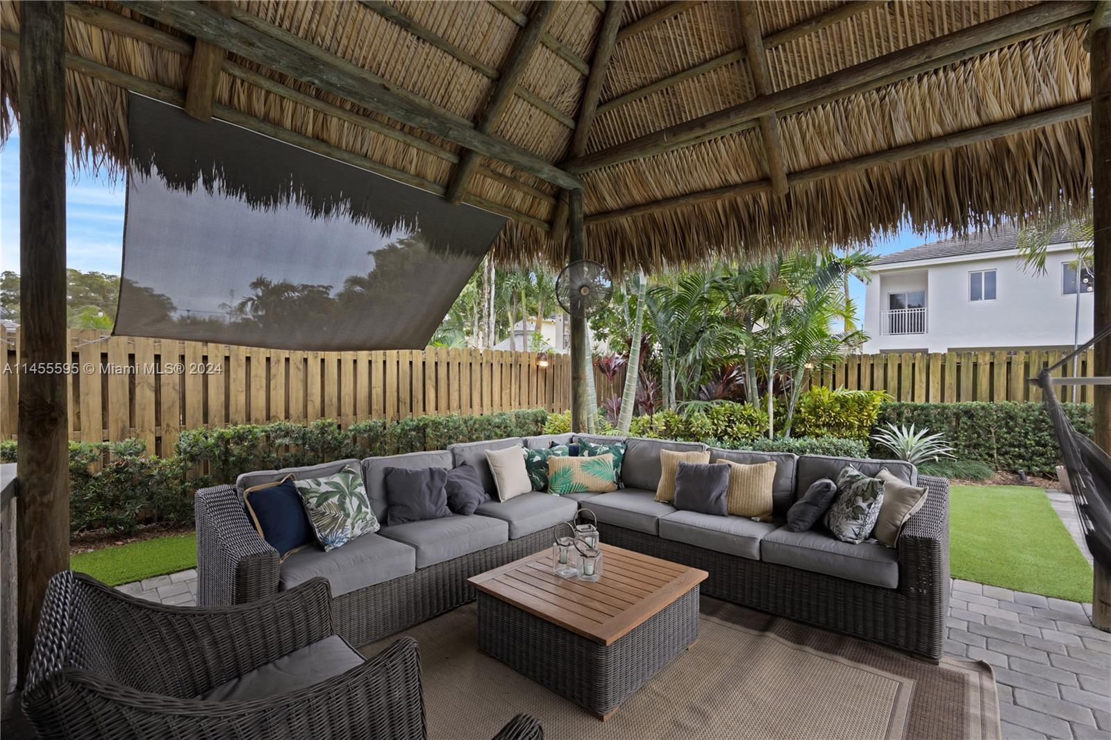 CARMENS PLACE / WINDWARD - Residential