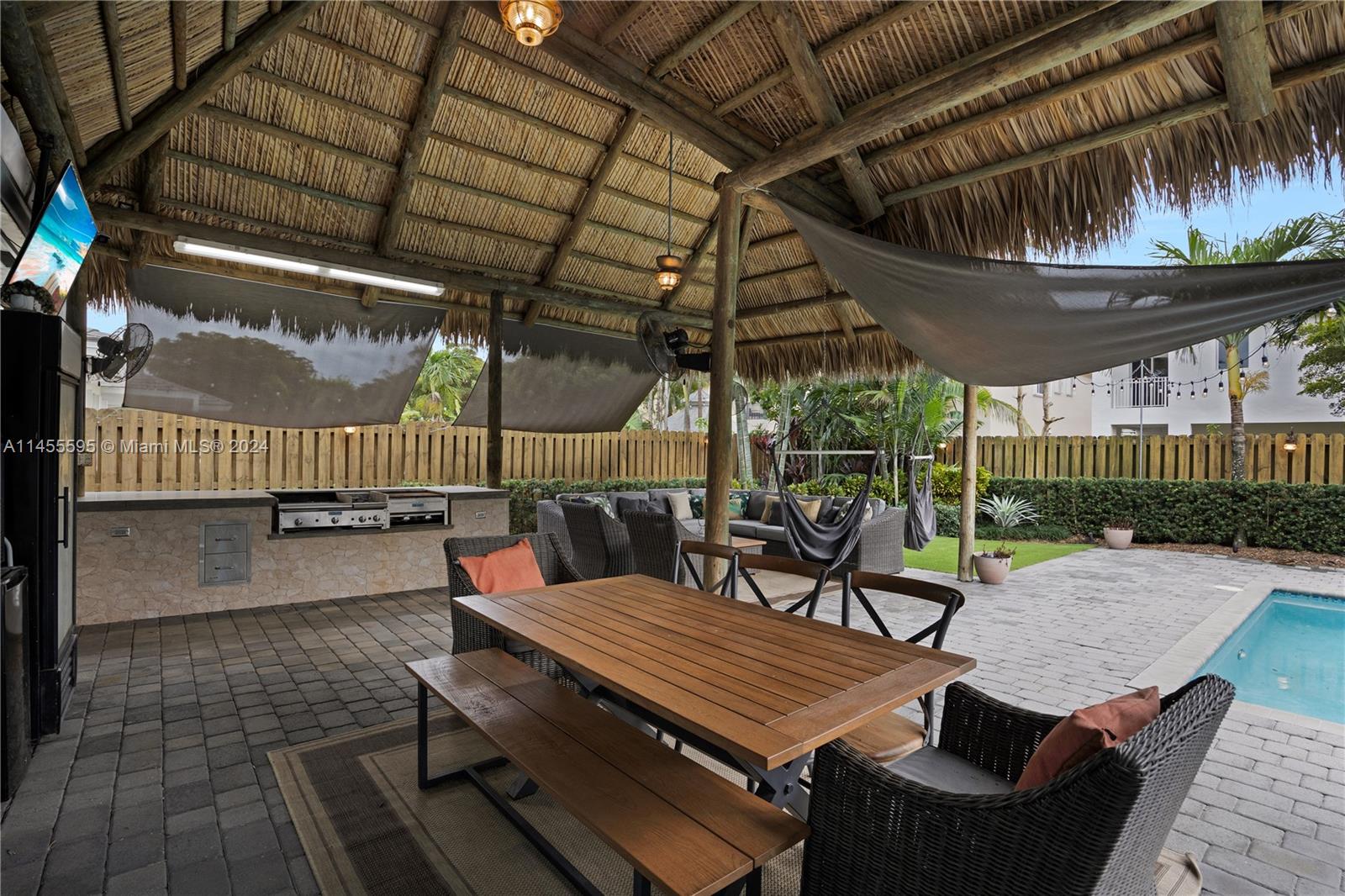 CARMENS PLACE / WINDWARD - Residential