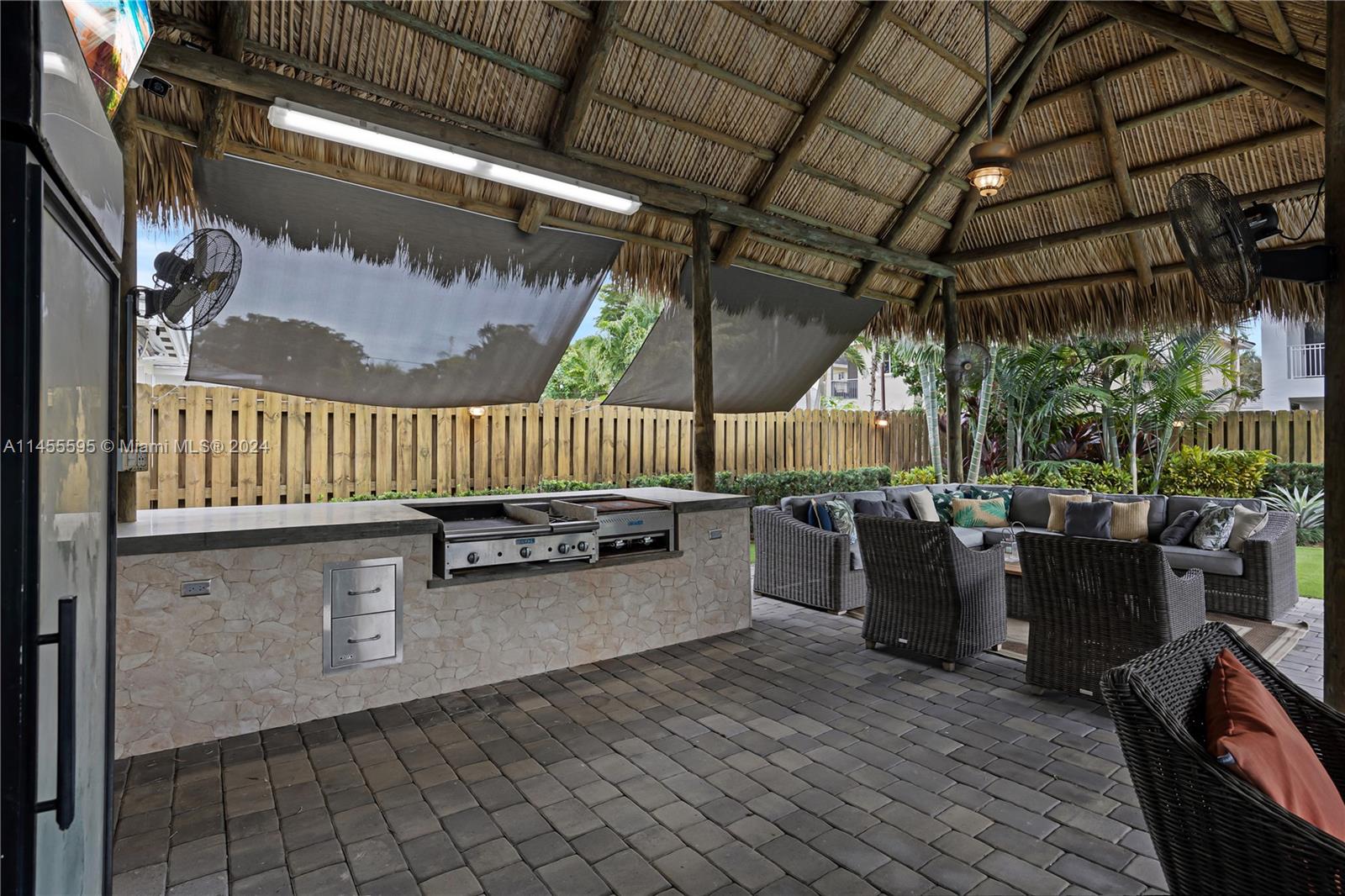 CARMENS PLACE / WINDWARD - Residential