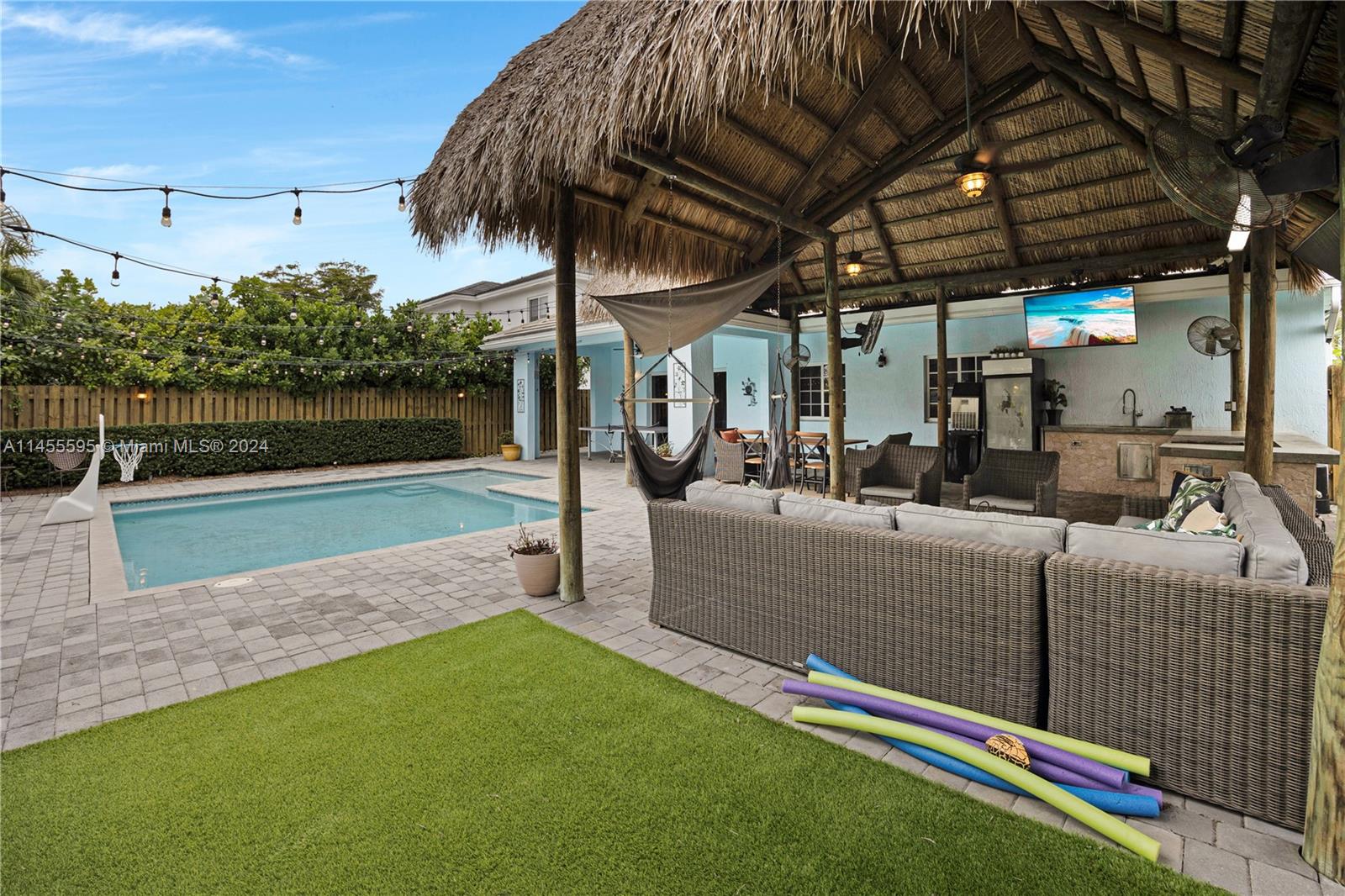 CARMENS PLACE / WINDWARD - Residential