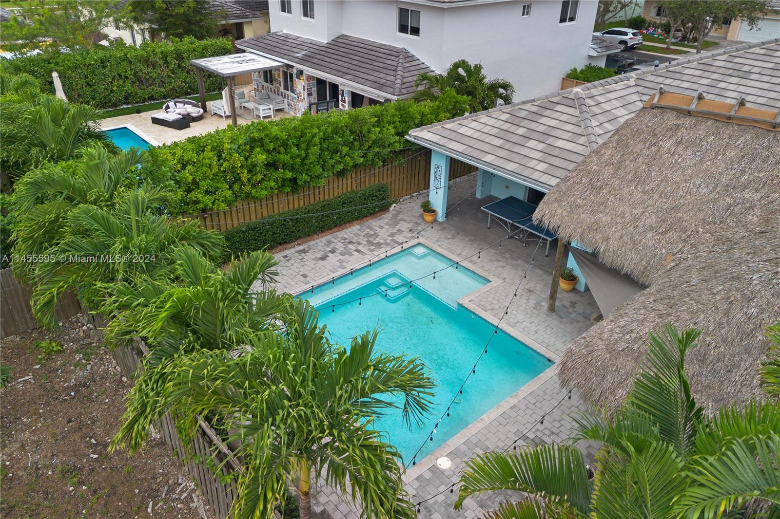 CARMENS PLACE / WINDWARD - Residential