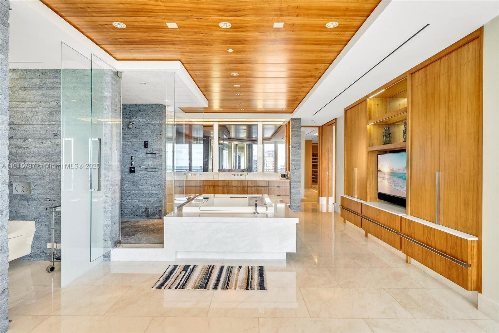 GRAND BAY TOWER CONDO - Residential