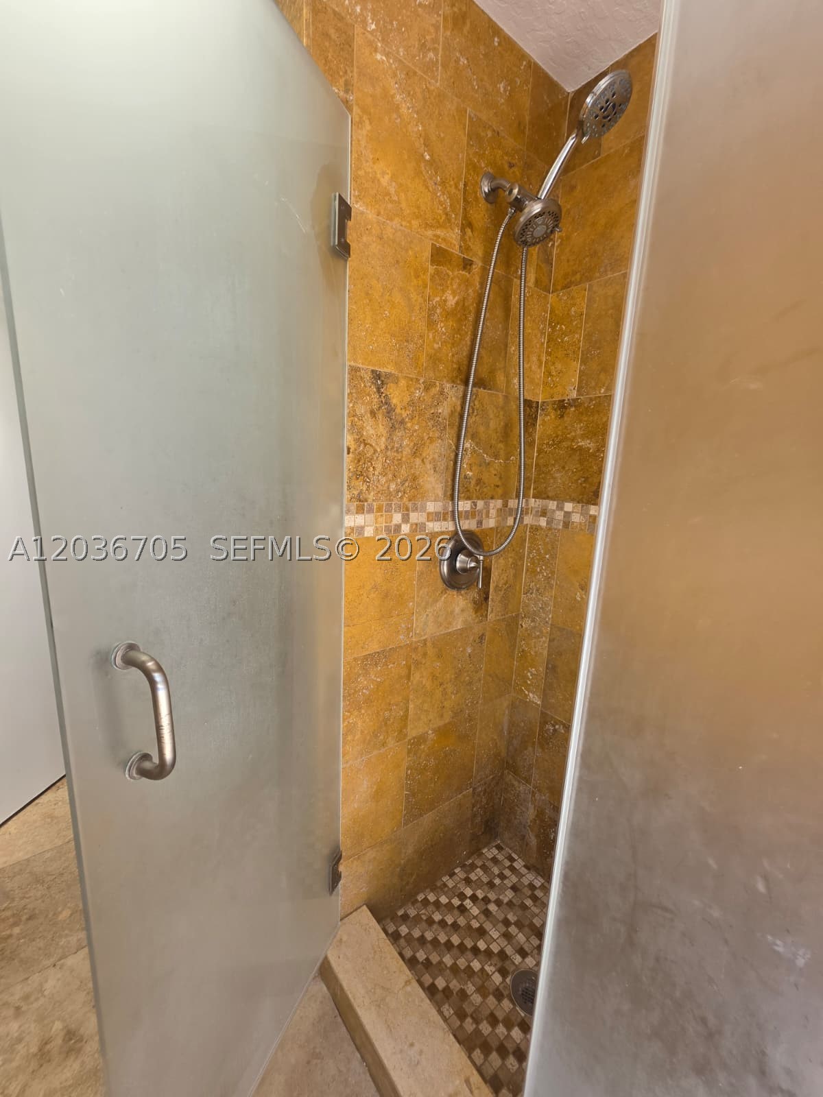 ROYAL GLEN - Residential Lease