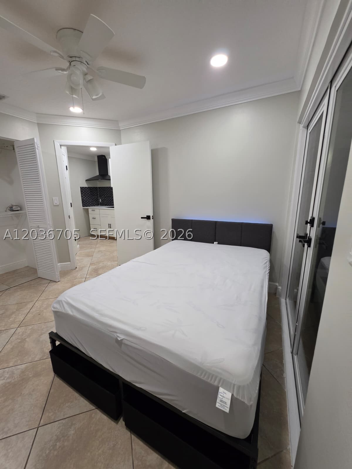 ROYAL GLEN - Residential Lease