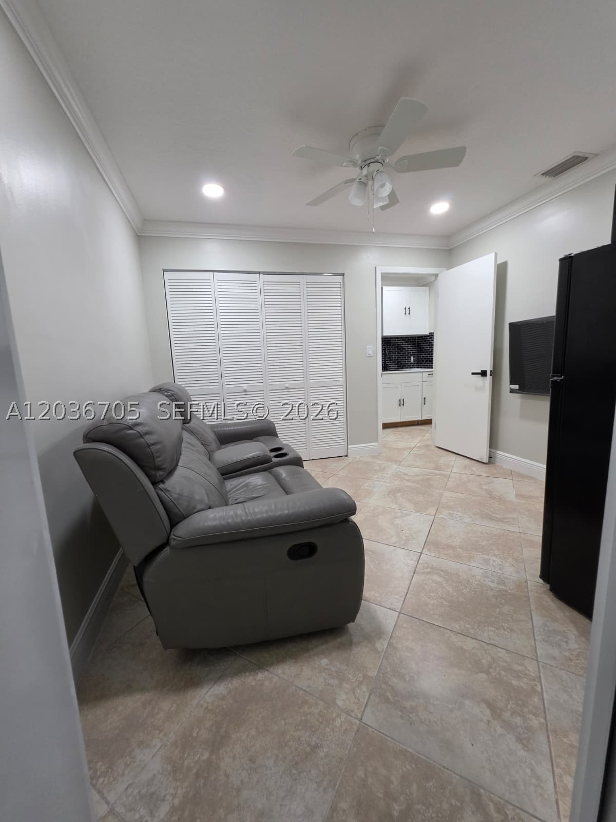 ROYAL GLEN - Residential Lease