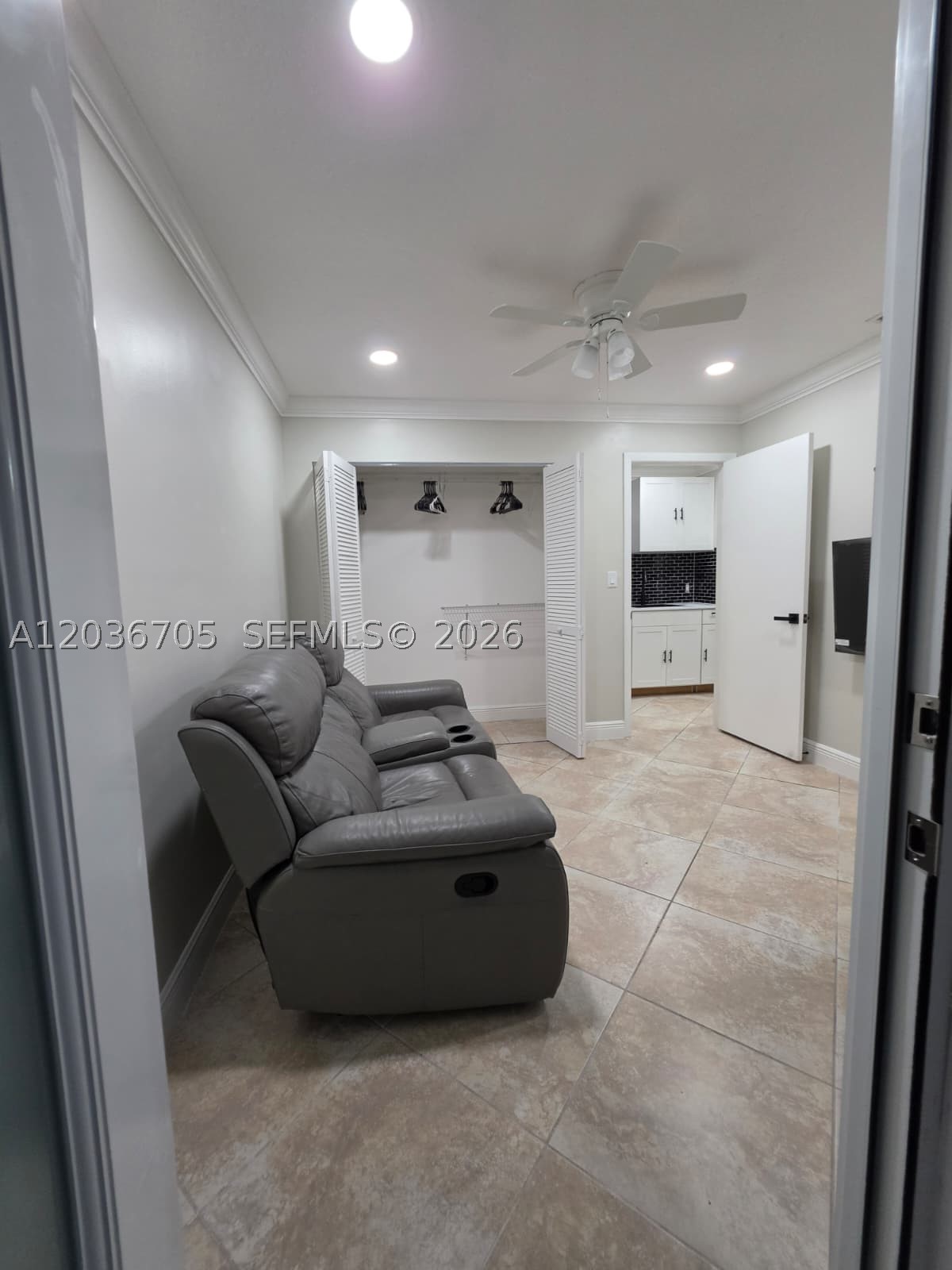 ROYAL GLEN - Residential Lease