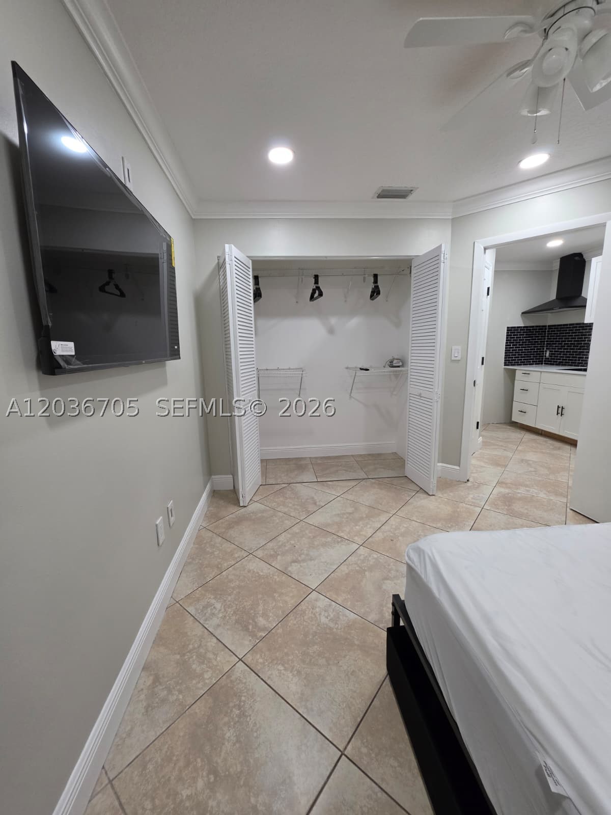 ROYAL GLEN - Residential Lease