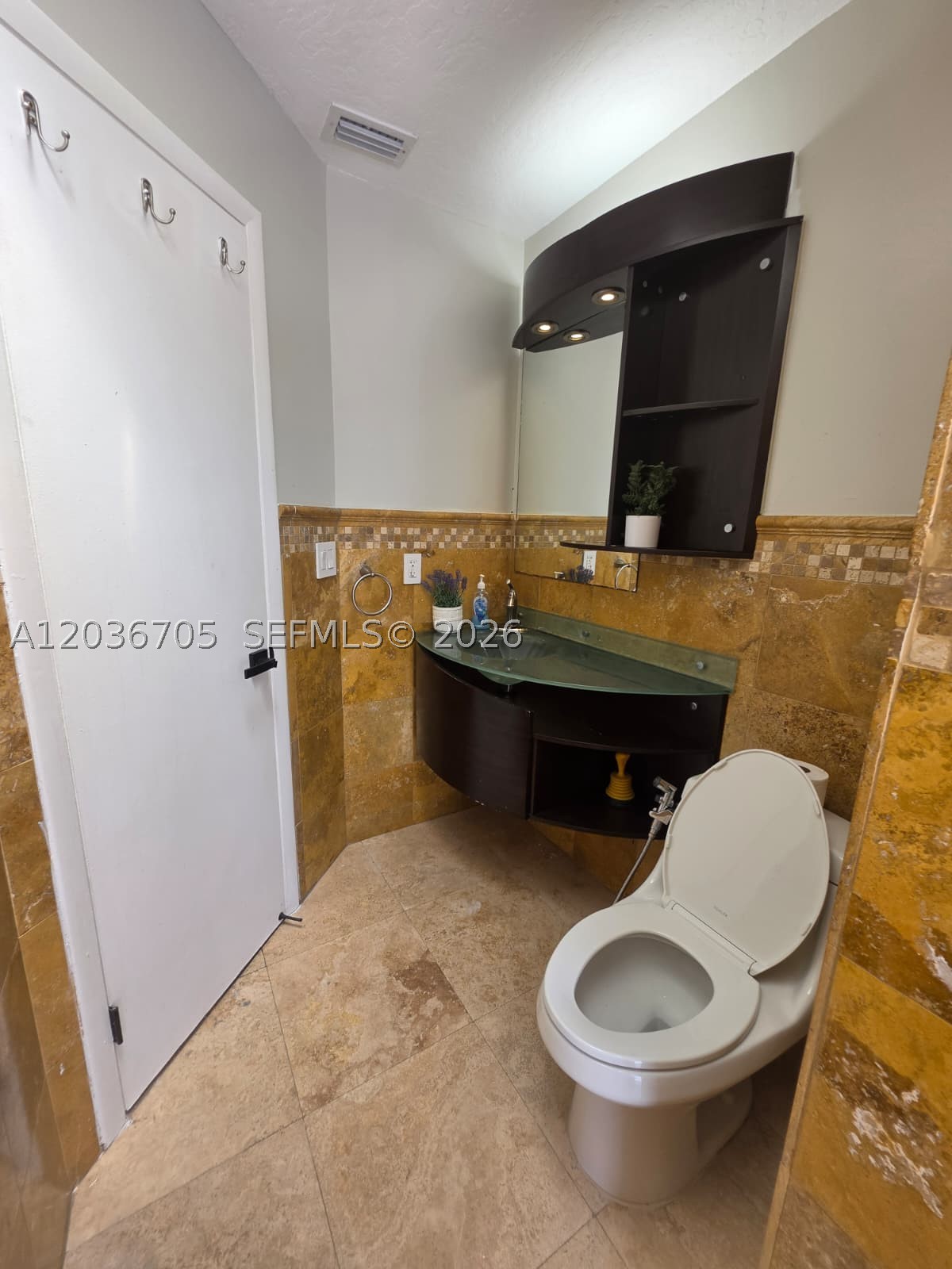 ROYAL GLEN - Residential Lease