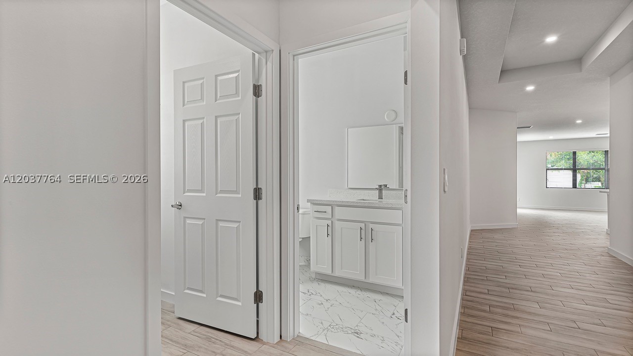 LAKEWOOD PARK UNIT 5 - Residential Lease