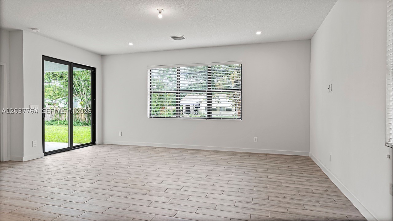 LAKEWOOD PARK UNIT 5 - Residential Lease