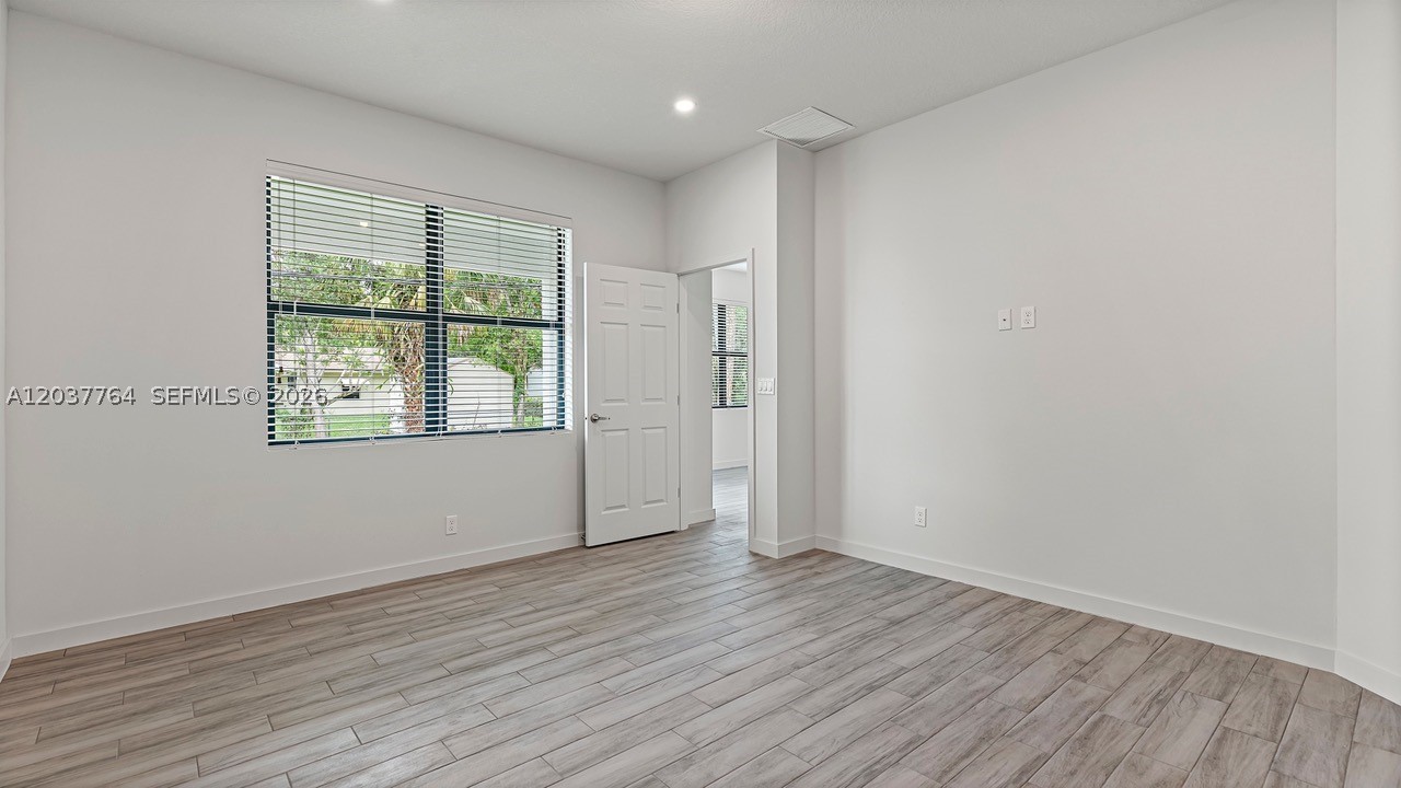 LAKEWOOD PARK UNIT 5 - Residential Lease