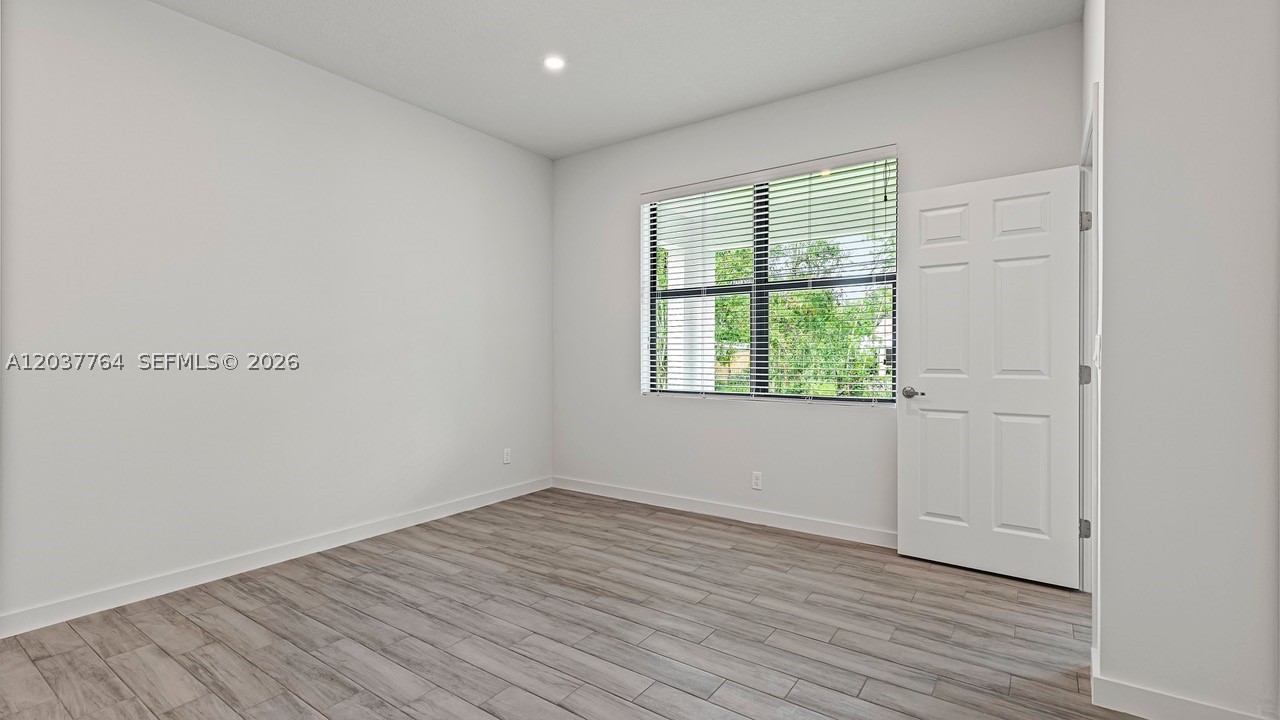 LAKEWOOD PARK UNIT 5 - Residential Lease