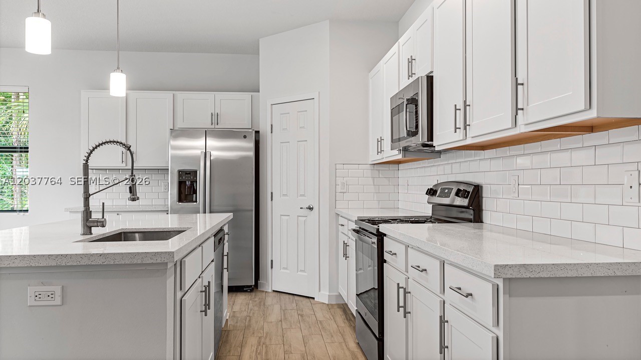LAKEWOOD PARK UNIT 5 - Residential Lease
