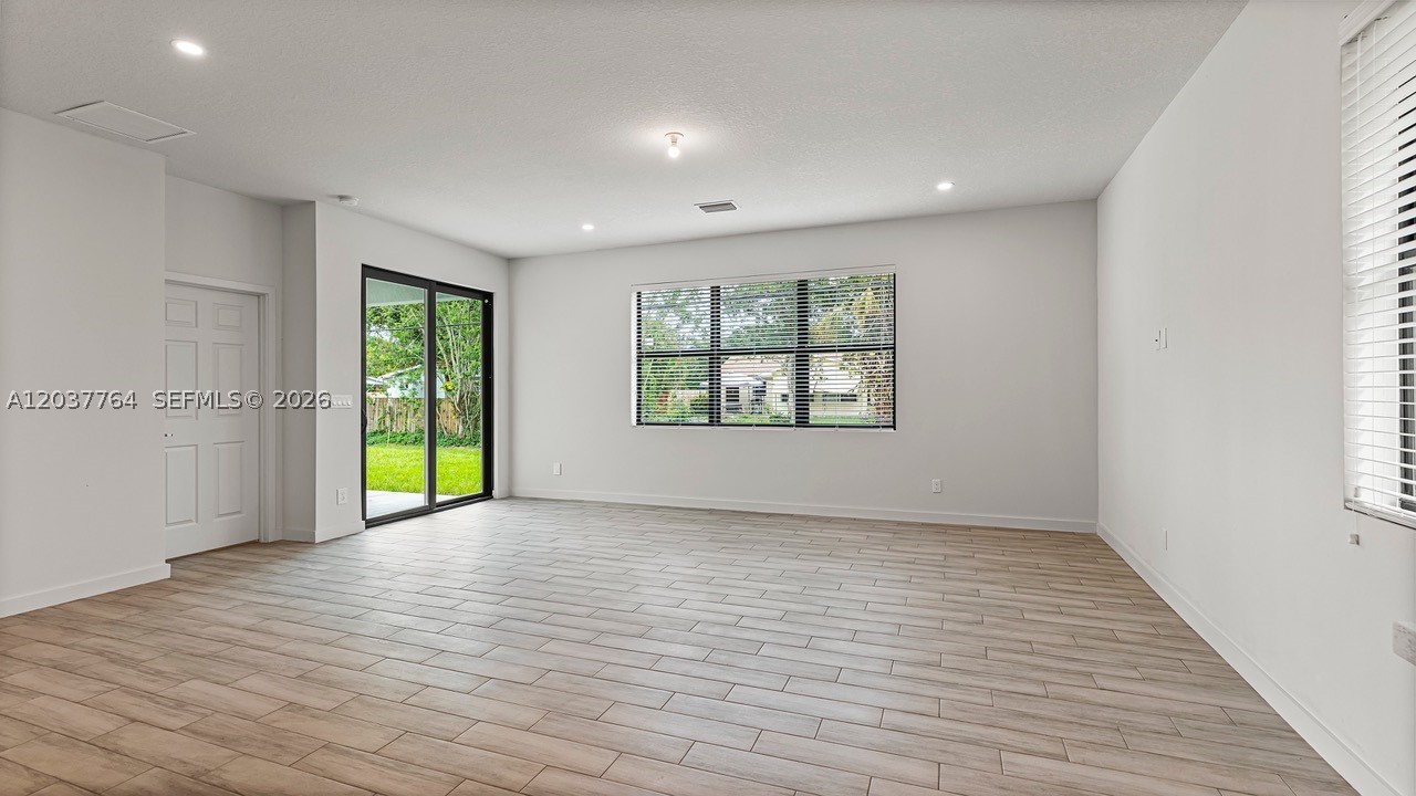 LAKEWOOD PARK UNIT 5 - Residential Lease