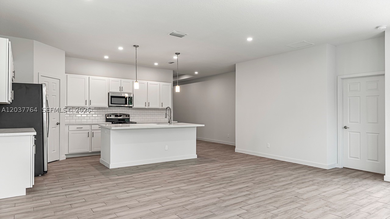 LAKEWOOD PARK UNIT 5 - Residential Lease