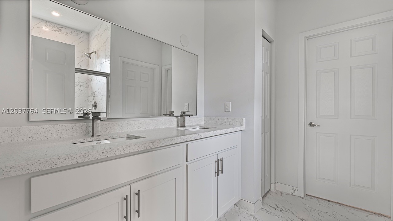 LAKEWOOD PARK UNIT 5 - Residential Lease