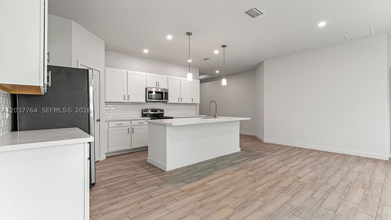 LAKEWOOD PARK UNIT 5 - Residential Lease