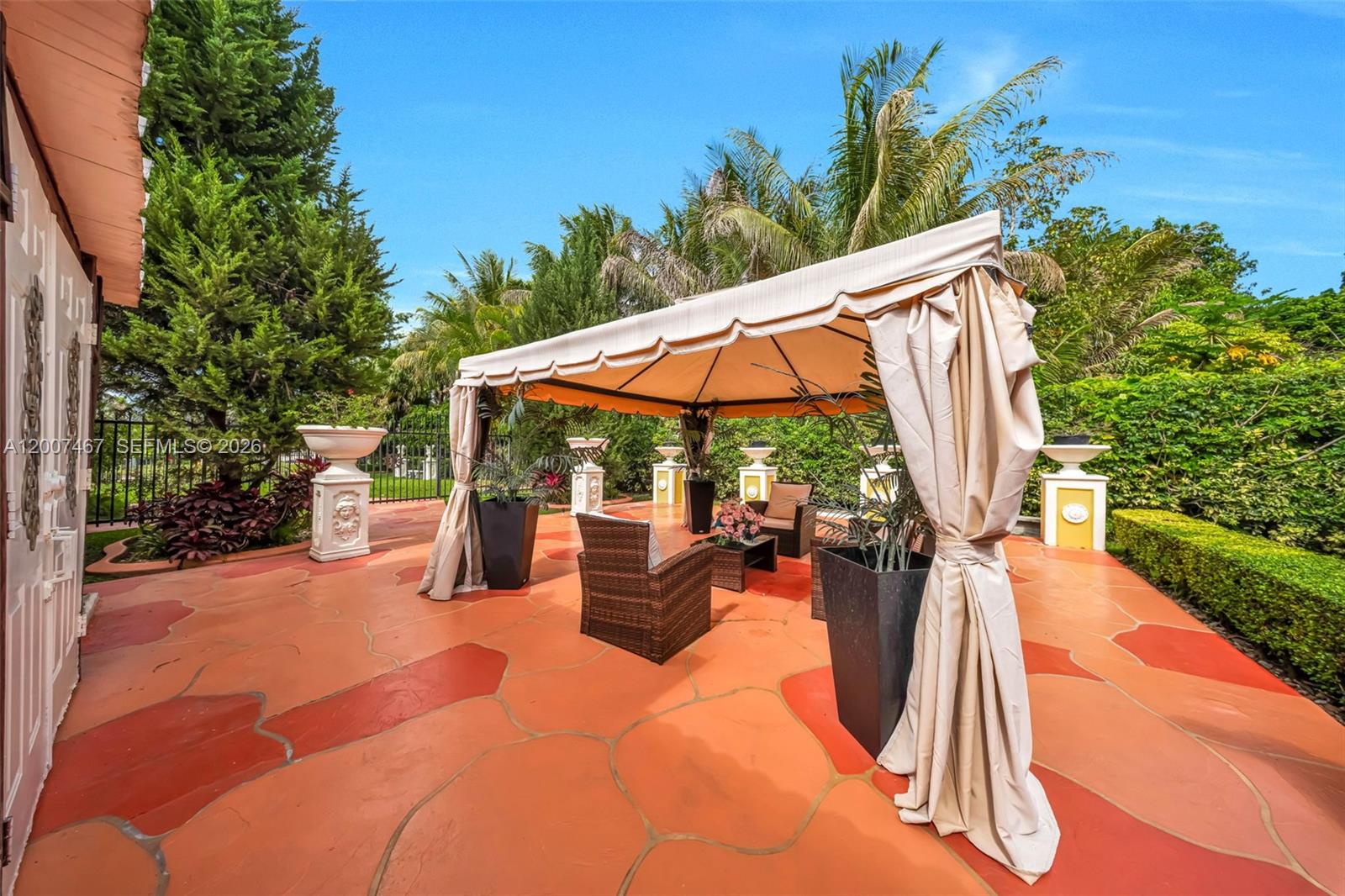 BISCAYNE BEST - Residential