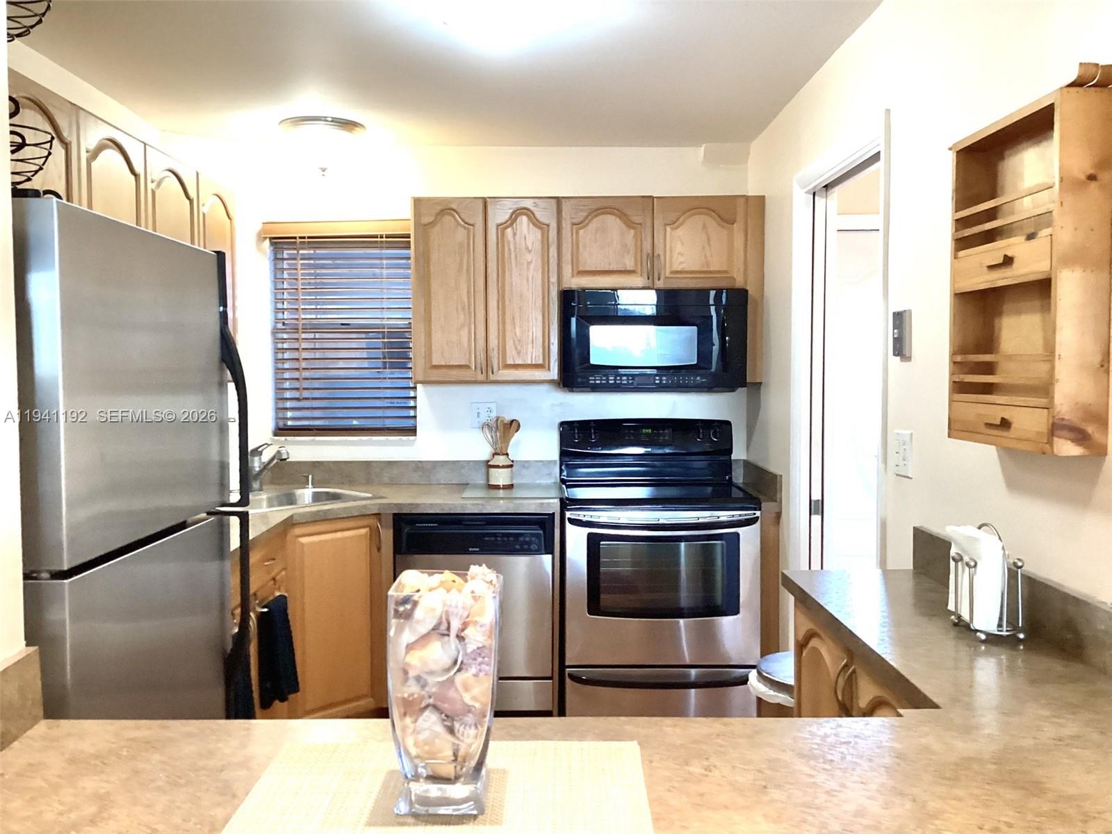 HOLLYBROOK GOLF AND TENNIS - Residential