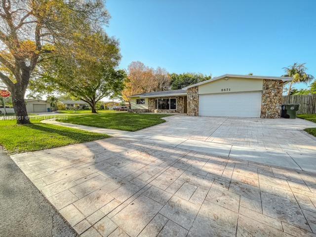 PASADENA LAKES WEST - Residential