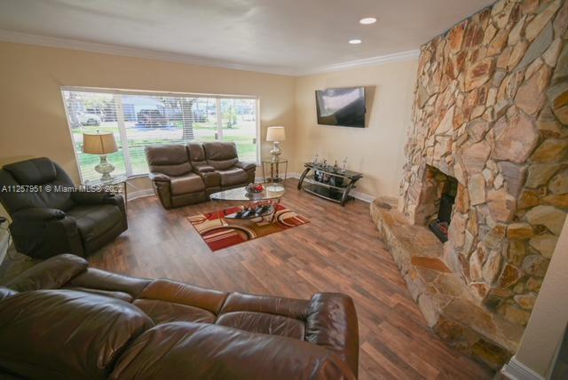 PASADENA LAKES WEST - Residential
