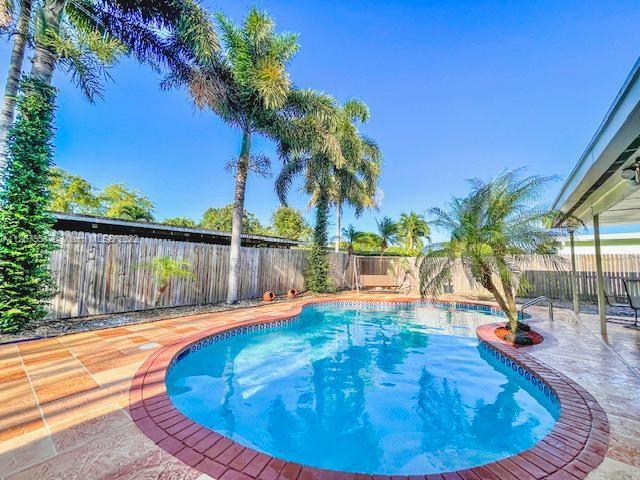 Corner lot home in the heart of Pasadena Lakes, close to great schools and parks. Plenty of space for an RV and a boat, recently remodeled bathrooms, exterior kitchen, pool and floors. Spacious bedrooms and a double car garage.