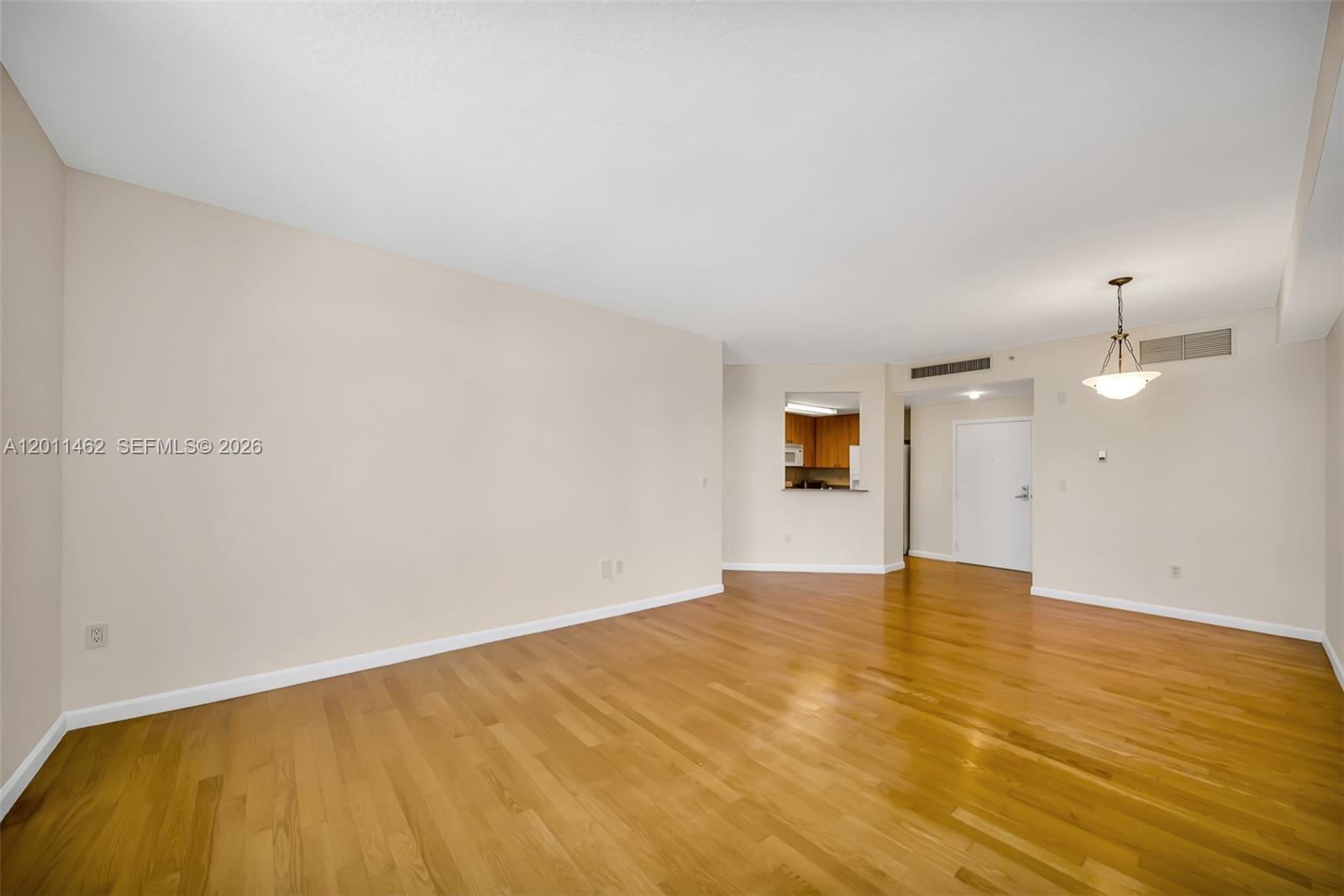 THE VISTAS CONDO - Residential