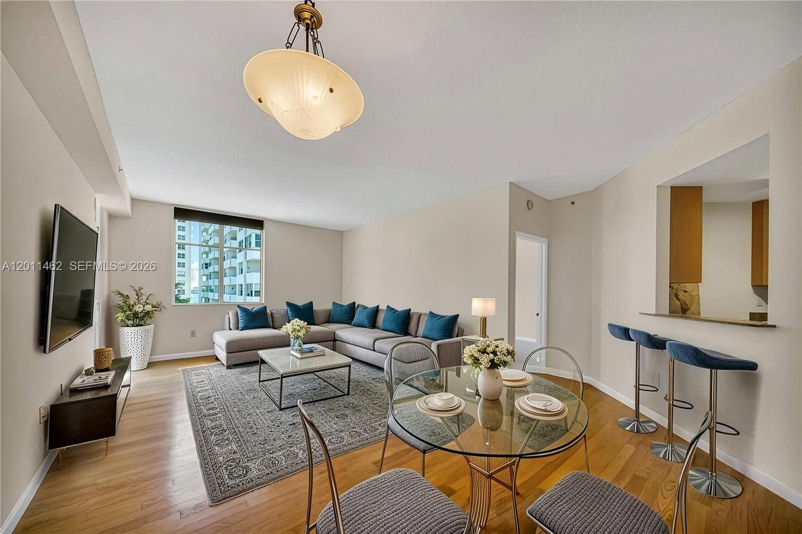 THE VISTAS CONDO - Residential