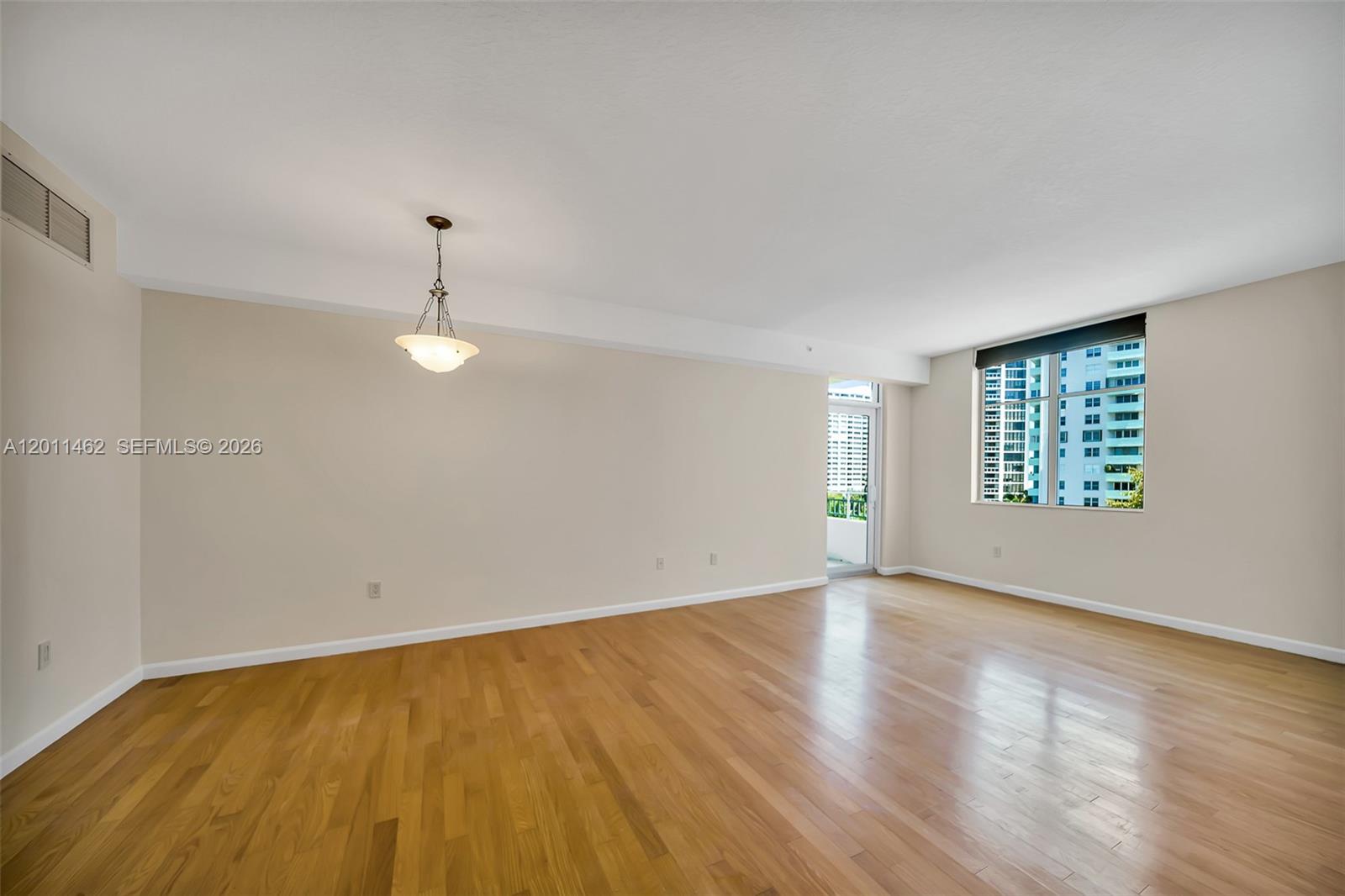 THE VISTAS CONDO - Residential