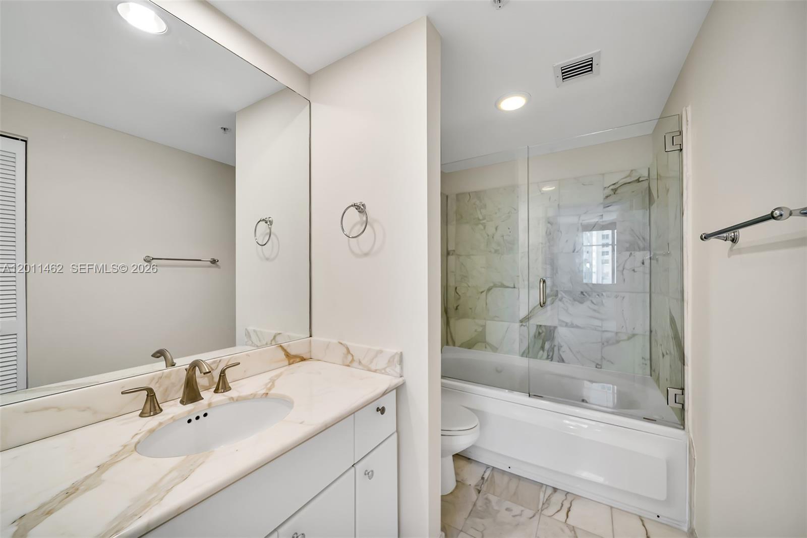 THE VISTAS CONDO - Residential