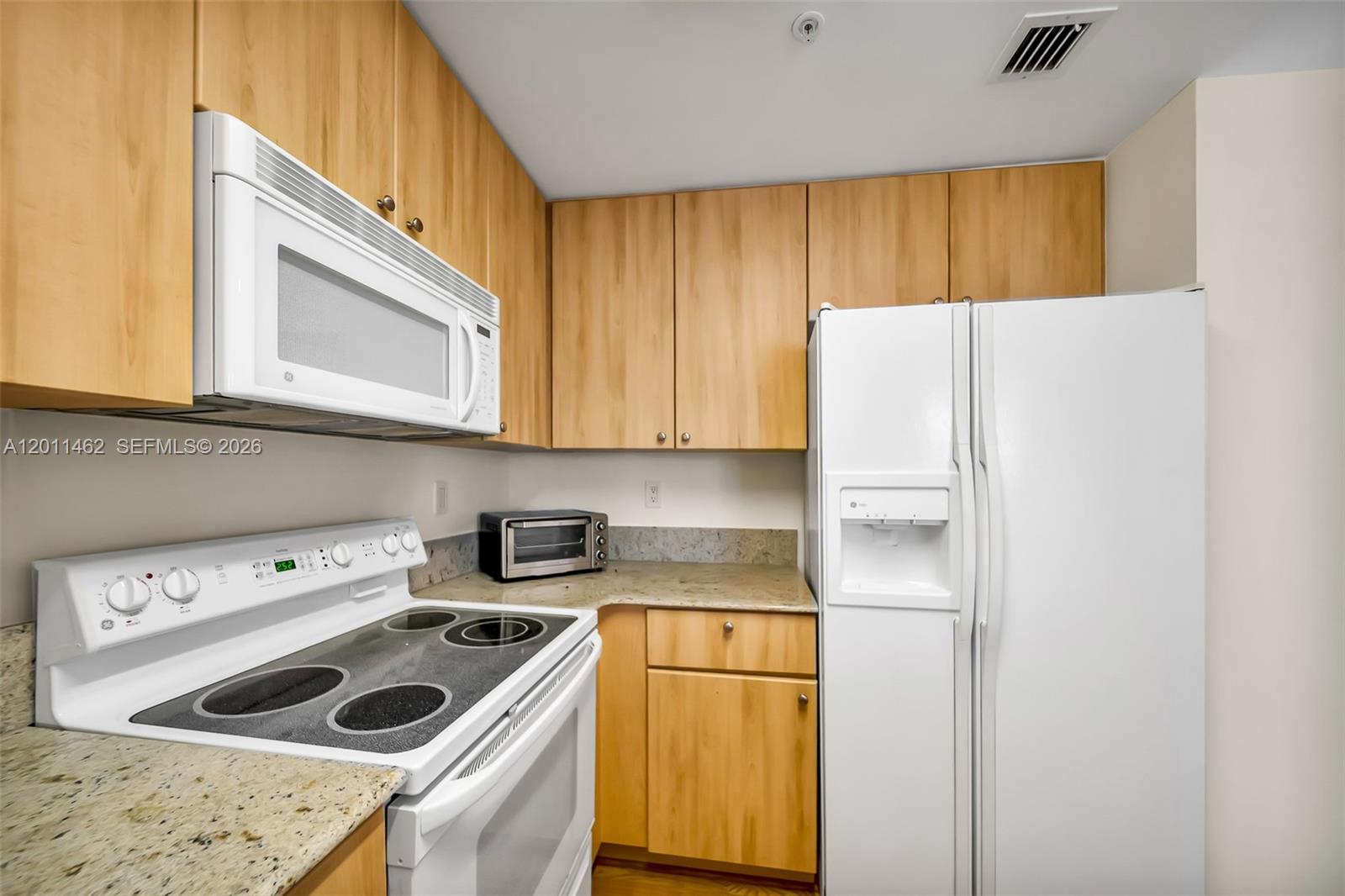 THE VISTAS CONDO - Residential