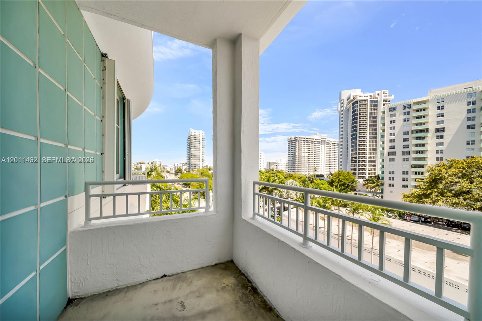 THE VISTAS CONDO - Residential