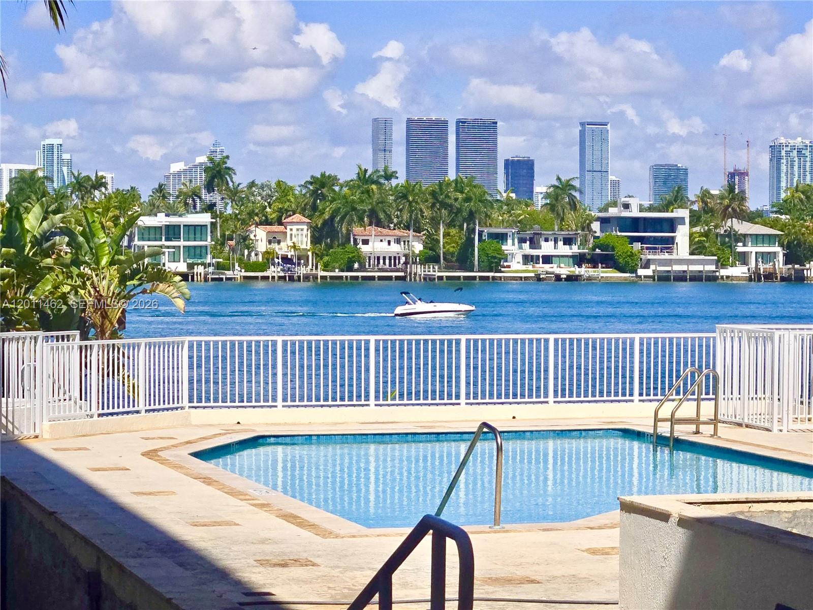 THE VISTAS CONDO - Residential
