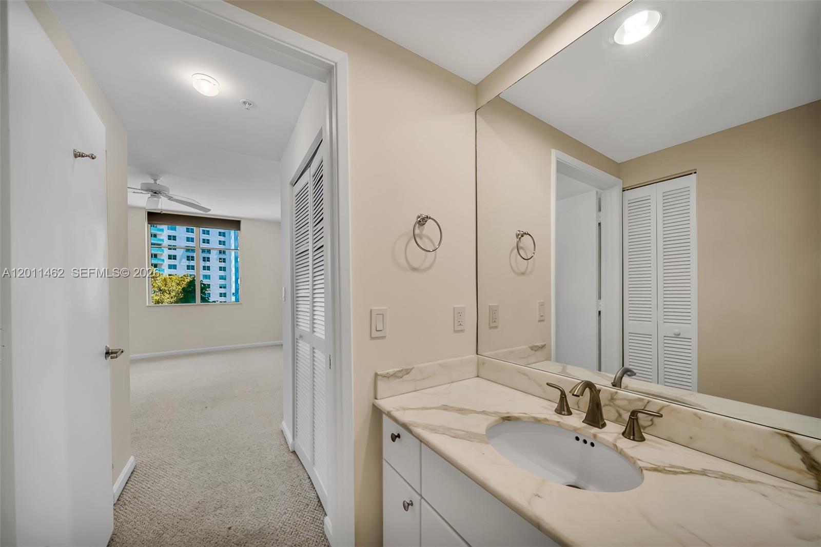 THE VISTAS CONDO - Residential