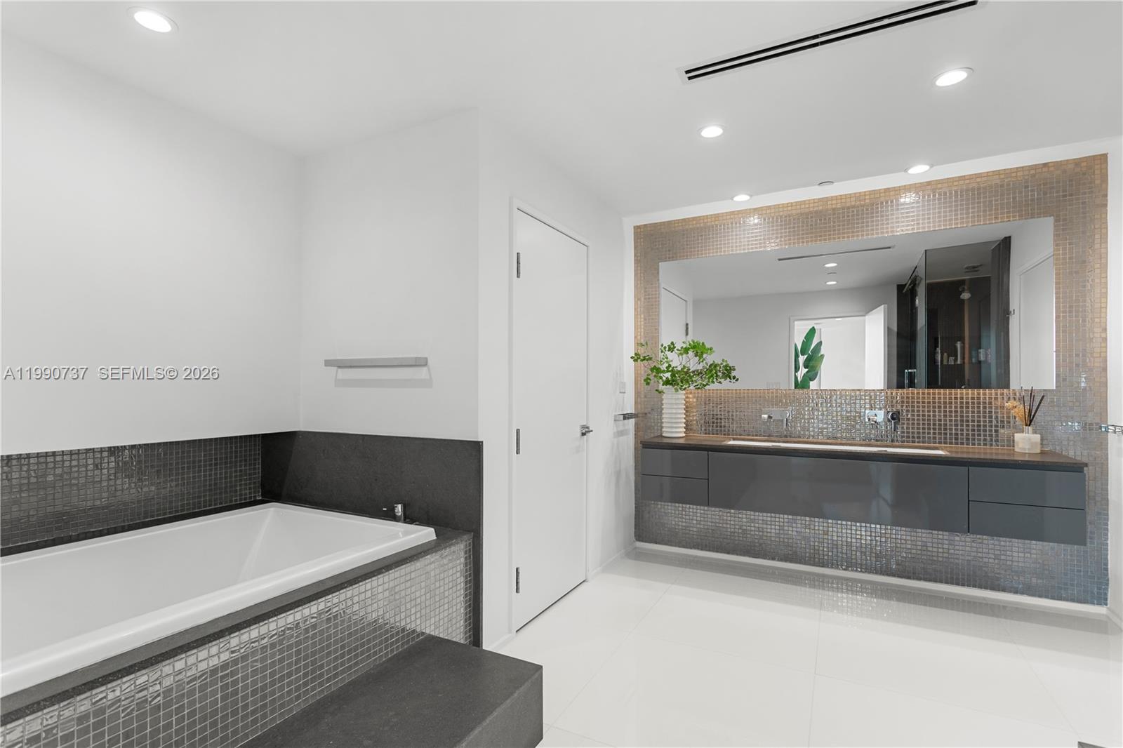 PORTOFINO TOWER CONDO - Residential