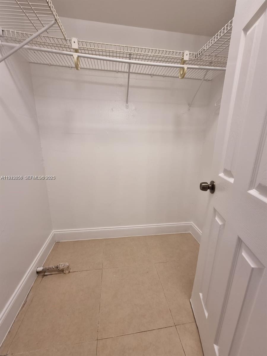 BISCAYNE COVE CONDO - Residential