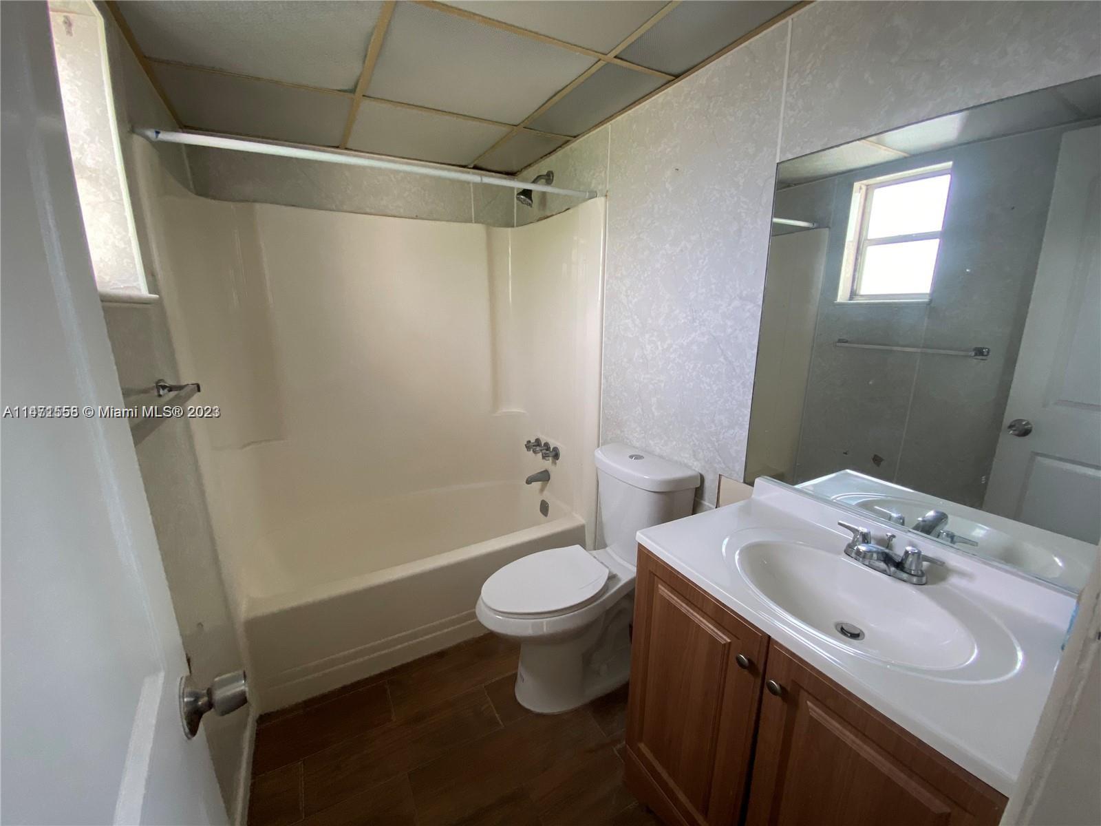 BROOKFIELD SQUARE CONDO - Residential Lease