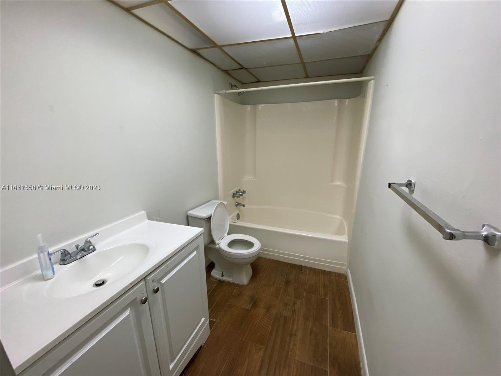 BROOKFIELD SQUARE CONDO - Residential Lease