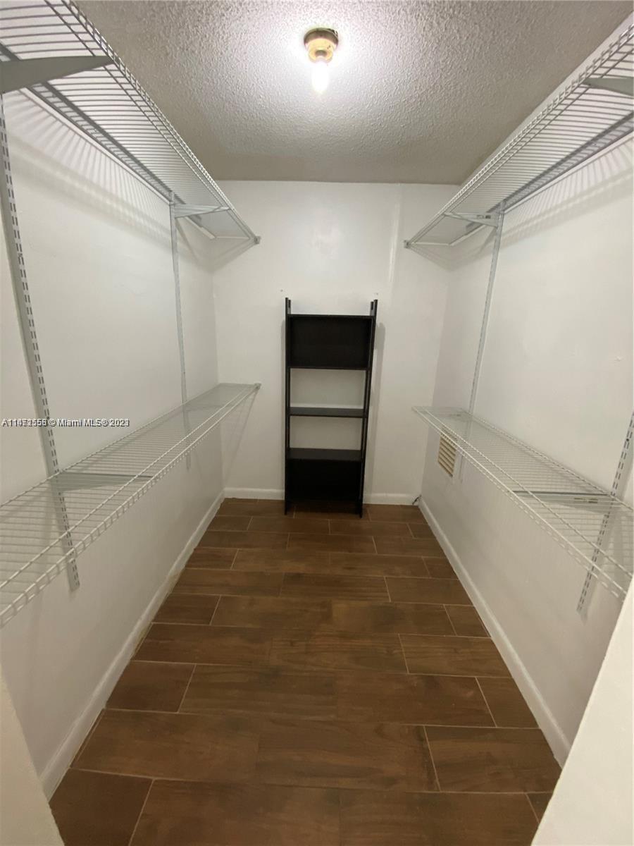 BROOKFIELD SQUARE CONDO - Residential Lease