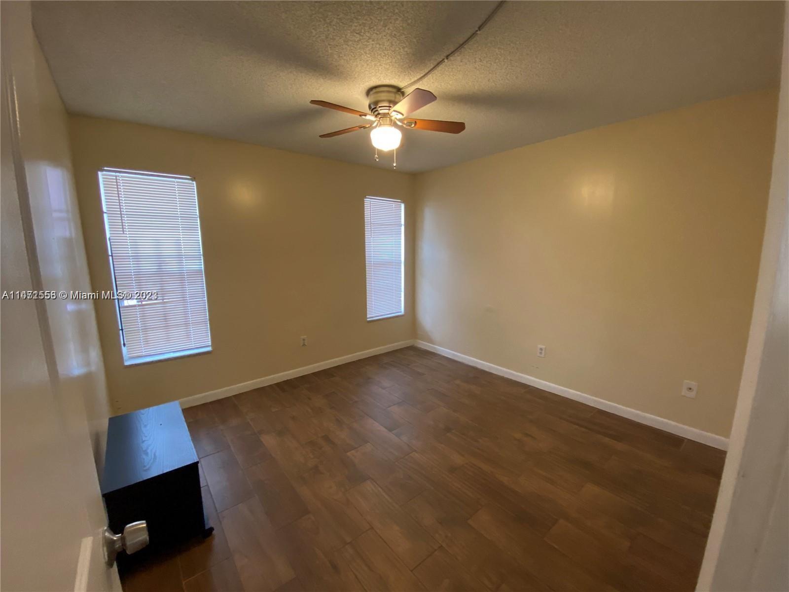 BROOKFIELD SQUARE CONDO - Residential Lease