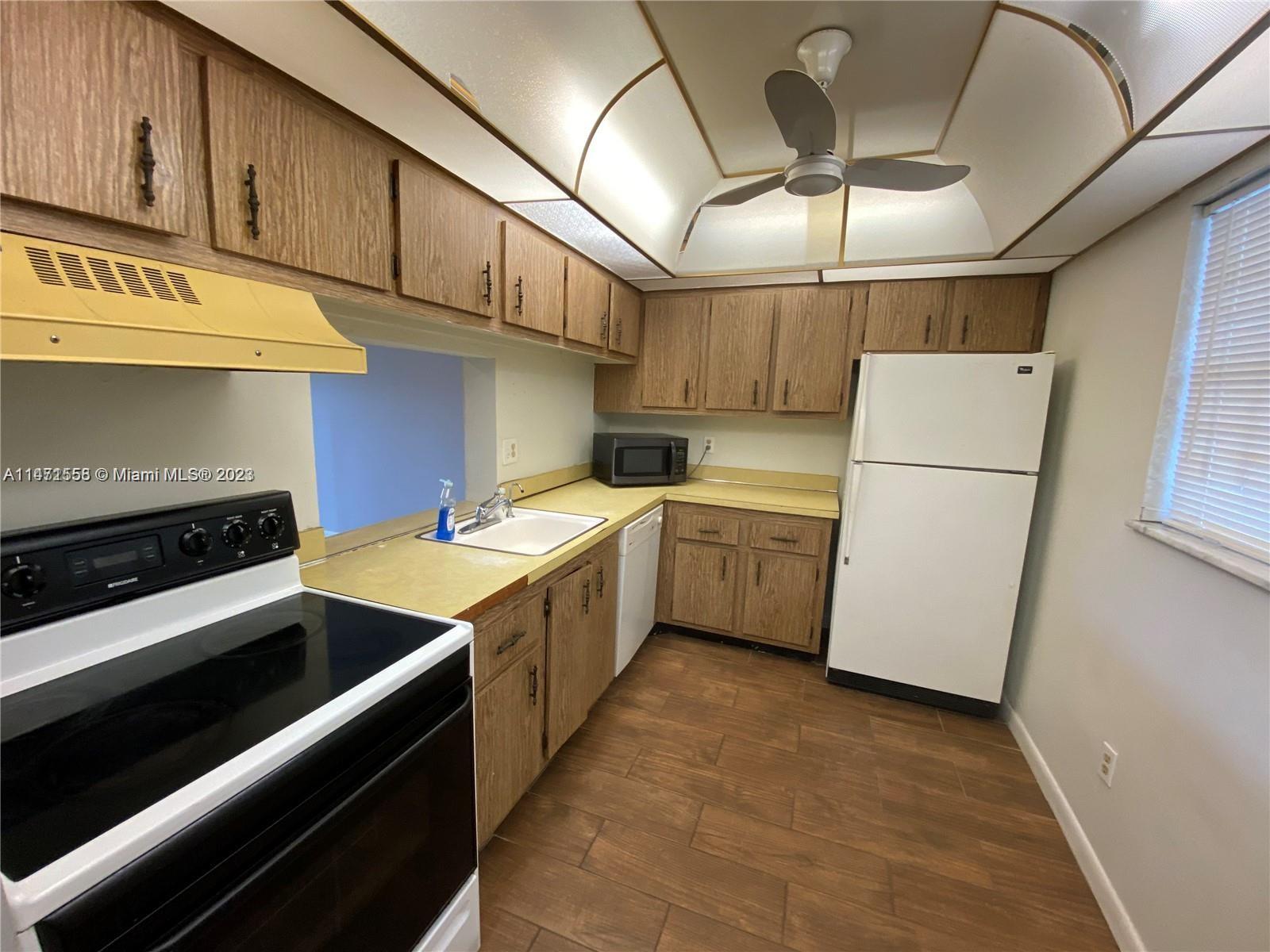 Clean and bright 2 bedroom, 2 bathroom condo in a quiet community. Very spacious with plenty of closet space. New tile floors throughout. Conveniently located near major roads.