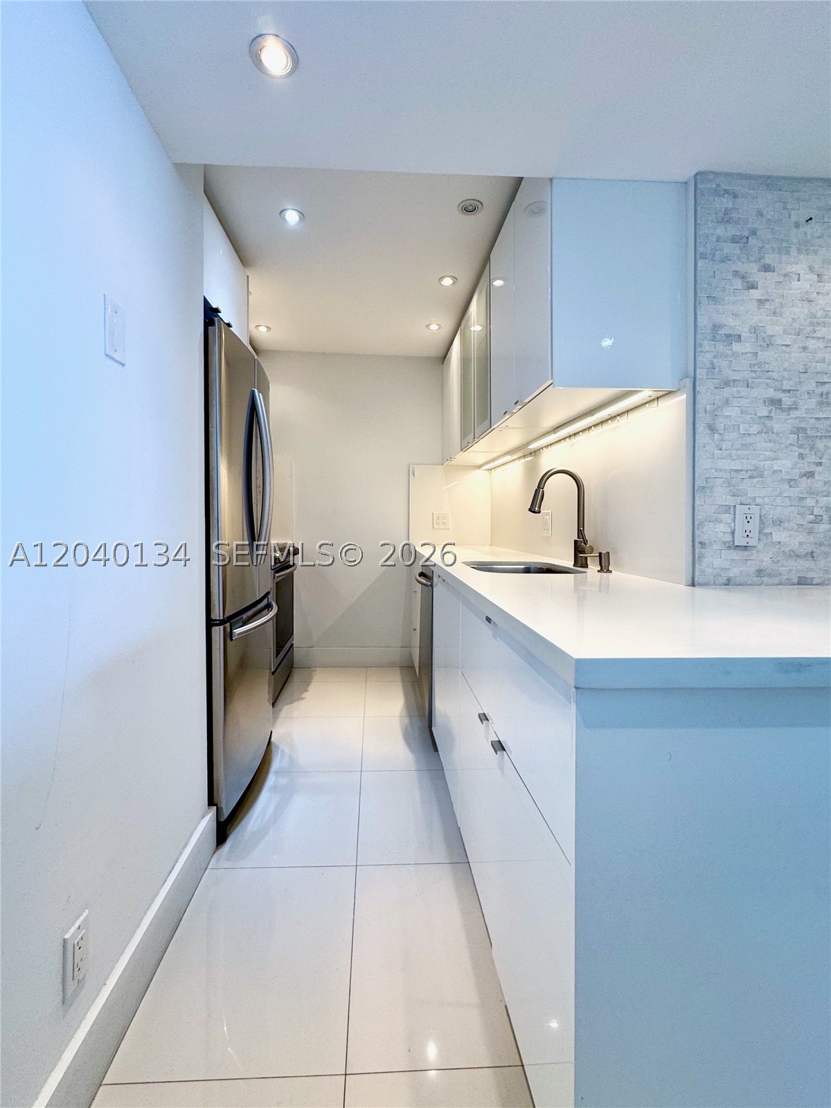 BRICKELL HARBOUR CONDO - Residential