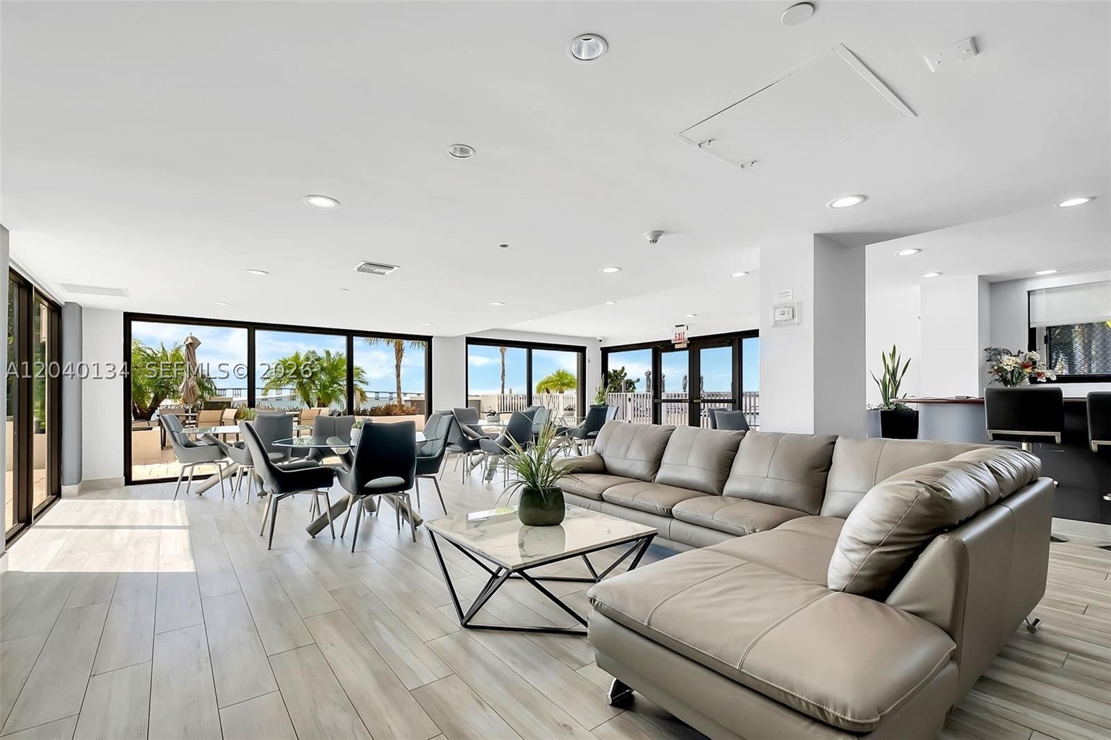 BRICKELL HARBOUR CONDO - Residential