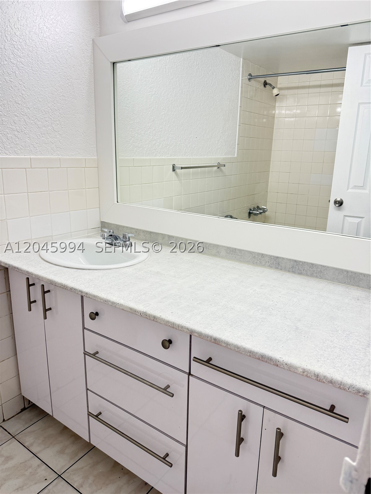 DIPLOMAT GOLF & RACQUET C - Residential