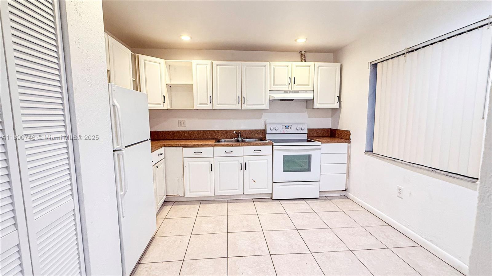 CONDADO REAL CONDO - Residential