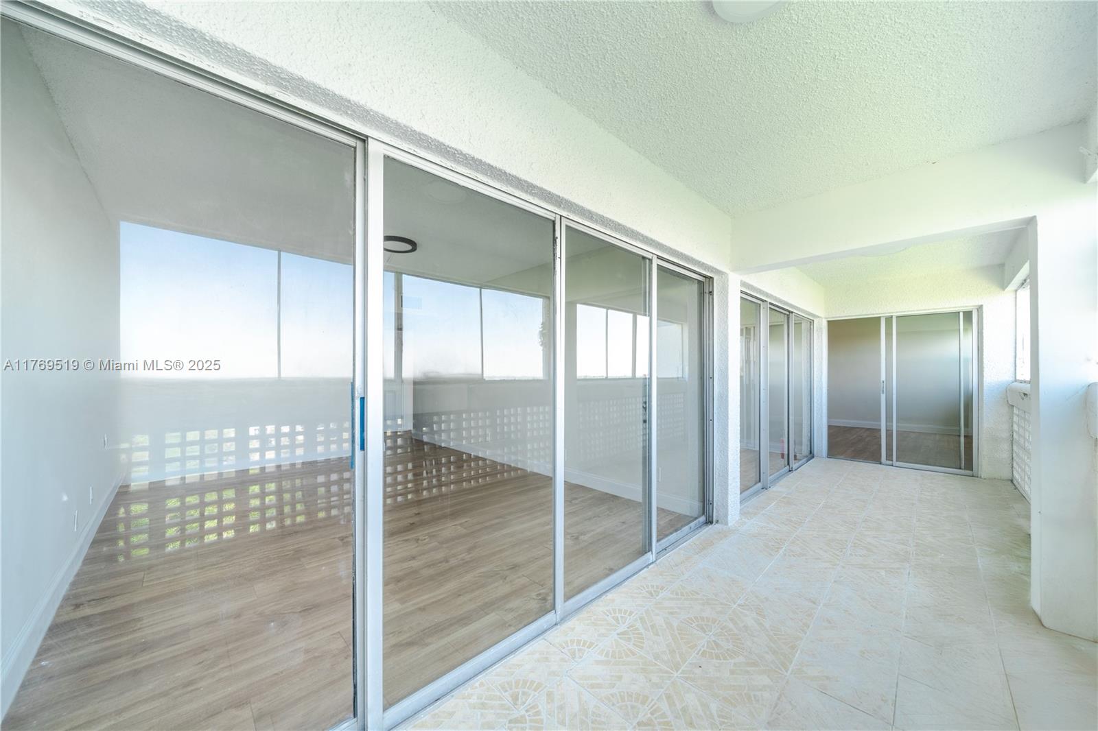 LAKES OF INVERRARY CONDO - Residential