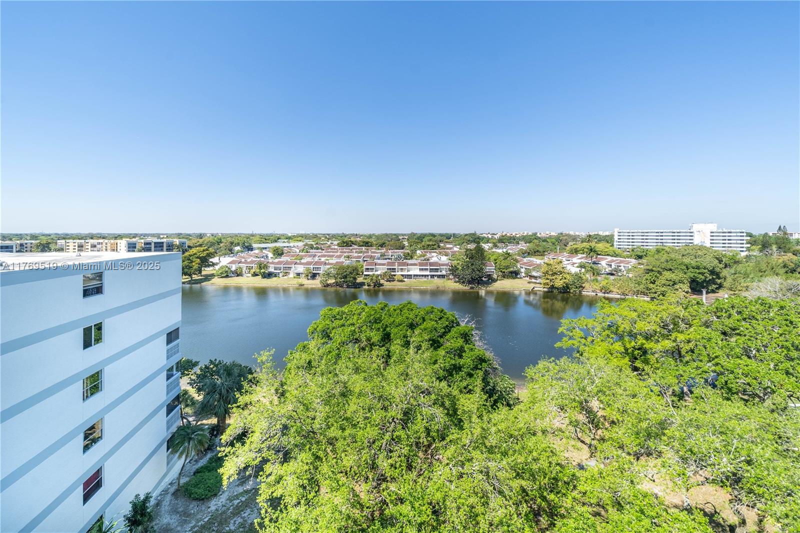 LAKES OF INVERRARY CONDO - Residential