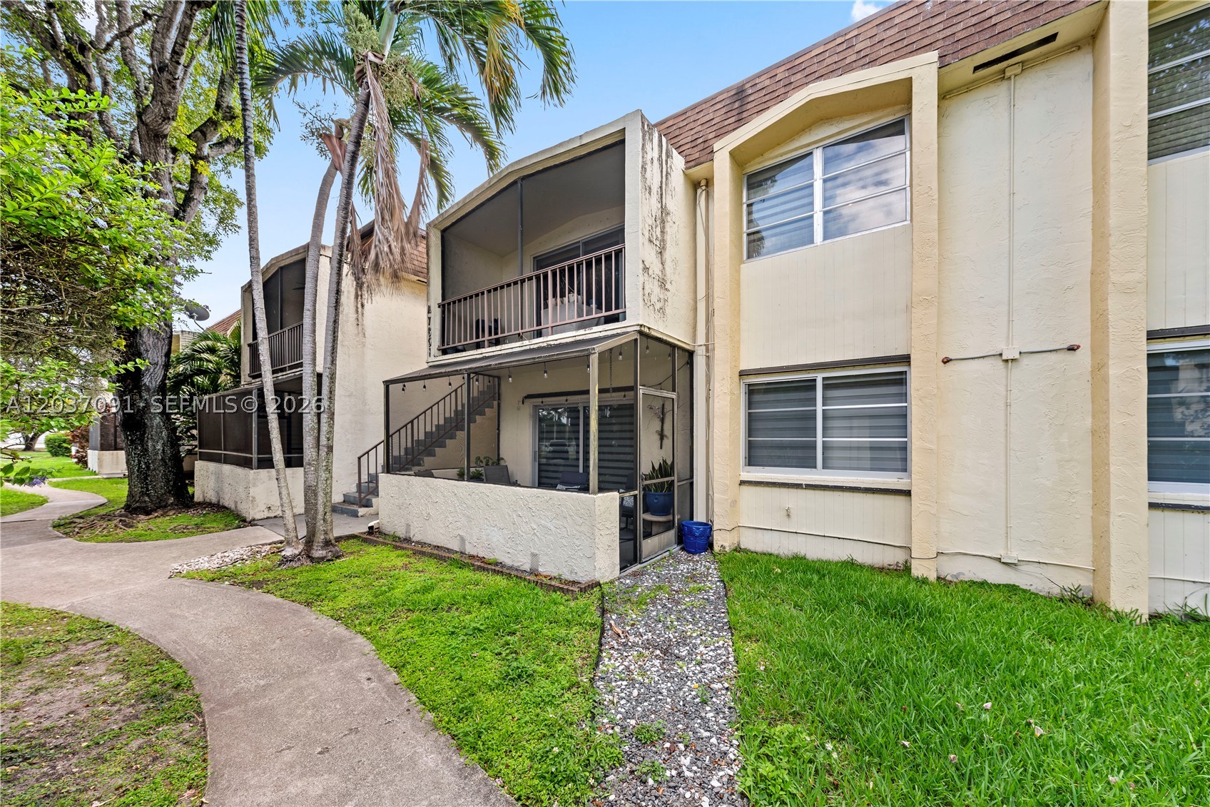 LAKEWOOD VILLAS CONDO - Residential