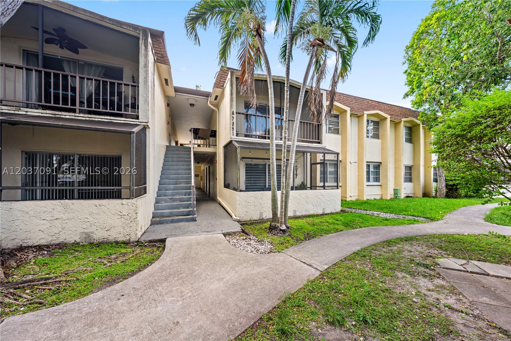 LAKEWOOD VILLAS CONDO - Residential